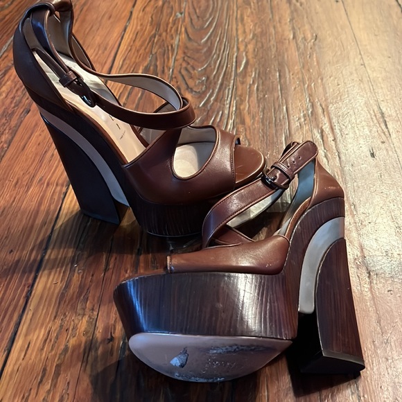 Casadei wooden cris-cross platform shoes to die for!! Size 37.5 - Picture 5 of 5